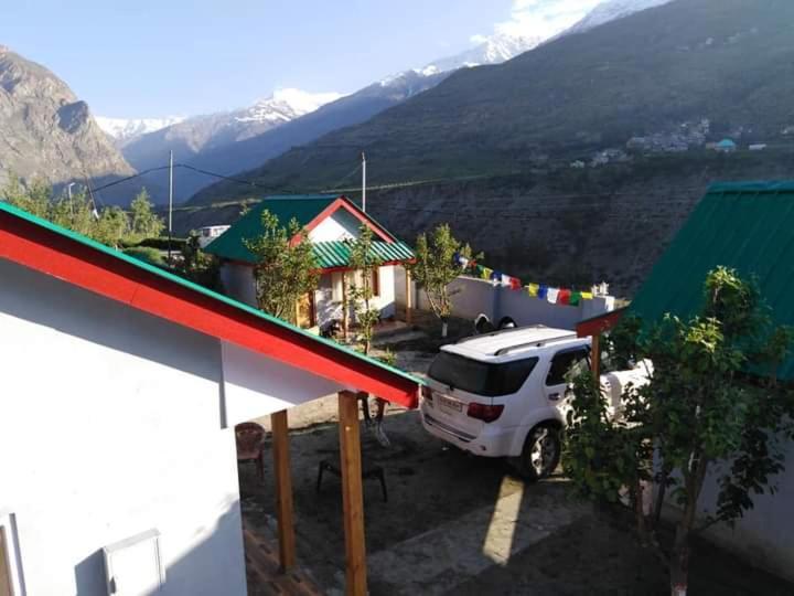 Flying Monk Huts & Restaurant Bed and Breakfast Kyelang Buitenkant foto