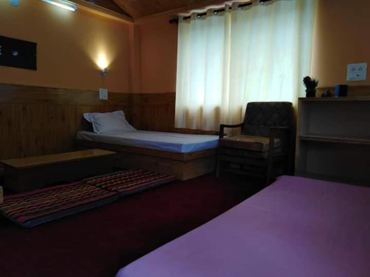 Flying Monk Huts & Restaurant Bed and Breakfast Kyelang Buitenkant foto