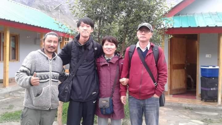 Flying Monk Huts & Restaurant Bed and Breakfast Kyelang Buitenkant foto